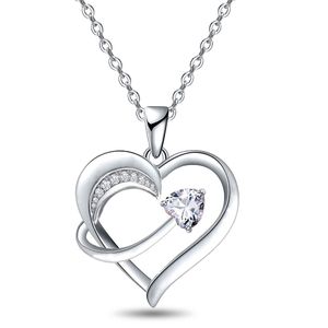 Collana con Ciondolo a Cuore in Zirconia Cubica 5A Placcata Oro Bianco 14k, Gioiello Raffinato Unico, Regalo per Donne, Mogli o Fidanzate - Product Image 1