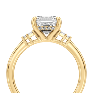 Anillo de Lujo de Oro con Tres Diamantes Sintéticos Cultivados en Laboratorio, Corte Baguette y Asscher - Product Image 5