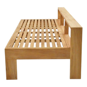 Tumbona de madera de teca natural para exteriores con respaldo reclinable ajustable, base de listones abiertos y mesa lateral integrada - Product Image 2