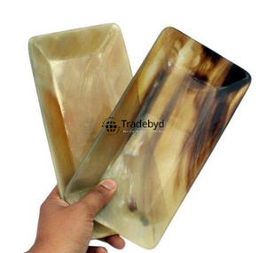 Plateau en corne naturelle artisanal moderne de qualité supérieure, idéal pour servir et décorer la table par Tradebyd - Product Image 5