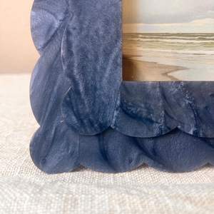 Cadre photo décoratif mural fait main en résine à texture de marbre bleu - Product Image 4