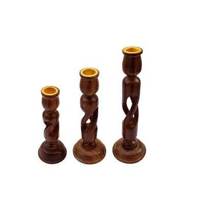 Petit chandelier en bois de style campagnard vintage. Boules de conception nouvelle entourant des supports décoratifs pour bougies. PAR MULTI CRAFT - Product Image 6