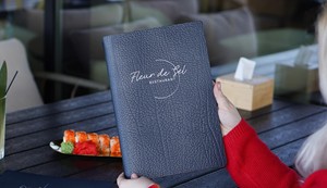Porta Menús de Cuero Genuino, Carpeta para Menús de Restaurante, Cubierta de Menú de Cuero Real Personalizada, Papelería de Hotel de Lujo LMC-0150 - Product Image 1