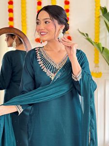 ชุดคุर्ติผ้าวิสโคสสีเขียวทะเลสุดฮิตสำหรับผู้หญิง ปักลายสวยงาม พร้อมกางเกงวิสโคสและผ้าคลุมไหล่พิมพ์ลาย - Product Image 2
