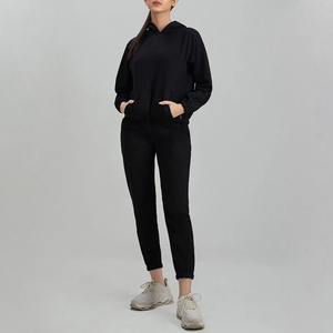 Services OEM – Nouveauté : Survêtements respirants et à séchage rapide pour femmes – Qualité supérieure – Survêtements personnalisés à capuche pour femmes - Product Image 1