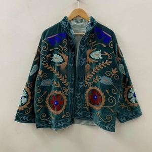 Chaqueta de Terciopelo Bordada a Mano Suzani, Estilo Bohemio, para Mujer, Moda de Invierno, Venta al Por Mayor - Product Image 1