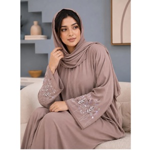 Abaya élégante pour femmes, robe longue musulmane islamique, coupe ample, longueur totale, pour le Ramadan, la prière de l'Aïd et le quotidien, en vente. - Product Image 1