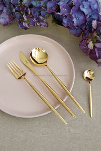 Ensemble de couverts minimalistes en laiton brossé satiné, manche en forme de goutte d'eau couleur or doux, pour une décoration éco-responsable - Ali Handicrafts - Product Image 2