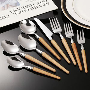 Juego de cubiertos modernos de acero inoxidable con mango de madera, suministro directo de fábrica, juego de vajilla para uso doméstico, al mejor precio. - Product Image 4
