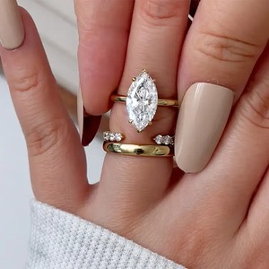 Elegante Anillo de Compromiso Solitario de Moissanita 925 de 4.0Ct con Corte Marquesa y Halo Oculto en Plata de Ley, Anillo de Boda en Venta para Exportación - Product Image 3