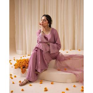 Ensemble de vêtements de fête pour femmes magnifique haut-bas et Dupatta pour un look élégant - Product Image 4
