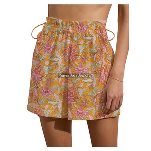 Nouveaux shorts de week-end pour femmes, coupe confortable, élastiqués avec cordon de serrage, imprimés à la main, en coton respirant, vêtements de mode en gros - Product Image 1