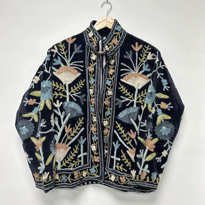 Chaqueta de terciopelo con bordado Suzani hecho a mano, chaqueta Suzani, ropa de invierno, abrigo para mujer, regalo para ella - Product Image 1