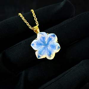 Colgante de flor de opalita natural tallada, collar de piedra preciosa, elegante colgante de opalita para mujer, fabricación de joyas al por mayor. - Product Image 1
