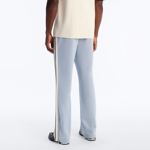 Pantalon décontracté d'été en polyester tricoté de qualité supérieure pour homme, bleu clair, coupe large avec bande latérale, taille élastique et cordon de serrage - Product Image 2
