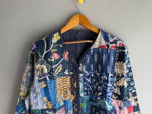 Veste en coton patchwork vintage, col en V, bouton unique, coupe ample, unisexe, vêtement d'extérieur pour le printemps avec poches, cadeau pour elle - Product Image 4