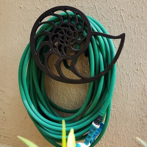 Black Metal <b>Wall</b> <b>Mounted</b> Garden <b>Hose</b> Holder Rack Outdoor Water Pipe Organizer Heavy Duty Yard Storage Hanger Decorative Lawn - Product Image 4