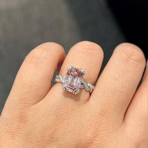 Elegante Anillo de Diamantes con Morganita Rosa Corte Esmeralda para Mujer, Banda Trenzada con Pavé, Joyería Fina de Lujo para Aniversario o Compromiso - Product Image 4