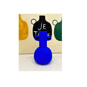 Jarrón Decorativo de Metal Azul Mate Hecho a Mano en Fábrica, Recipiente de Cerámica Abstracto Contemporáneo, Accesorio de Interior para el Hogar de Estilo Nórdico - Product Image 1