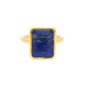 Bagues plaquées or en forme de rectangle avec pierre précieuse lapis-lazuli, serties à la main - Product Image 1