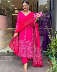 Tenue de soirée élégante pour femme, en tissu chinon indien pakistanais, imprimés numériques, dernière collection exclusive, vêtements ethniques pour mariage - Product Image 3