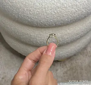 Anillo de Compromiso de Oro Blanco de 18k con Moissanita Premium de Corte Ovalado de 1CT y Claridad VVS para Mujer, Precio al por Mayor, Comercio Electrónico - Product Image 2