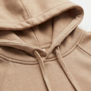 Sweat à capuche court surdimensionné pour femme avec logo personnalisé OEM, col à capuche, manches raglan longues et poches kangourou, plusieurs couleurs - Product Image 4