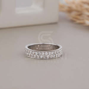 Anillo de Eternidad de Doble Hilera de Moissanita D VVS, Anillo de Boda Apilable Diseñado para un Brillo Eterno, Elegancia Diaria y Estilo Moderno - Product Image 3