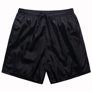 Shorts de bain pour homme personnalisés, séchage rapide, légers, pour la plage, avec doublure en mesh et poche. - Product Image 1