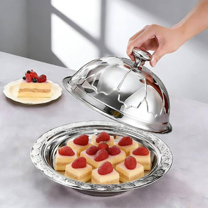 Plat de service rond élégant en acier inoxydable avec couvercle en dôme pour la présentation des aliments lors de fêtes, vaisselle moderne en métal avec couvercle - Product Image 1