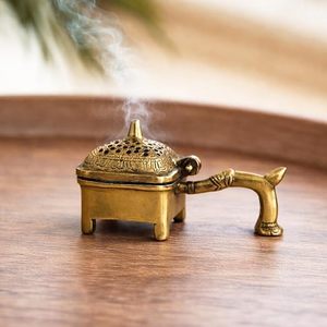 Encensoir en laiton fait main de style chinois avec poignée en forme de dragon pour usage religieux - Product Image 1