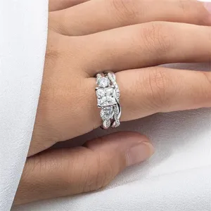 Ensemble de bagues de mariage assorties en moissanite princesse 2,50 carats, plaqué or blanc 14 carats - Product Image 5