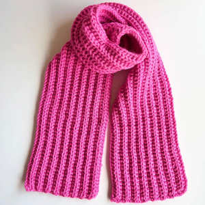 Écharpe tricotée unisexe minimaliste - Cache-cou d'hiver polyvalent - Cache-cou doux au toucher en tricot uni avec logo personnalisé - Product Image 4