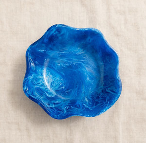 Bol en résine rose fait main avec bord ondulé, design moderne, plat de service pour collations, salades, fruits, bonbons, bibelots, décoration d'intérieur, centre de table - Product Image 5