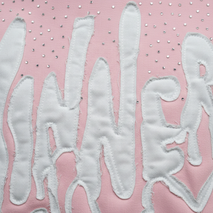 ผู้ผลิตเสื้อฮู้ดดี้ผ้าฝ้ายฟลีซหนานุ่มแบบโอเวอร์ไซส์ ตกแต่งด้วยคริสตัลและดีเทลขาดๆ แบบมีสไตล์ พร้อมงานปักคุณภาพสูงสำหรับสตรีทแวร์ - Product Image 4