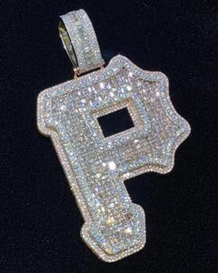 จี้เงินชุบประดับเพชรโมอิสซาไนต์ทรงเหลี่ยมเจียระไนแบบบริลเลียนท์ ตัวอักษร P  แบบสั่งทำได้  แบรนด์ Luxira Jewels  สำหรับผู้ชายและผู้หญิง สไตล์ฮิปฮอป - Product Image 1