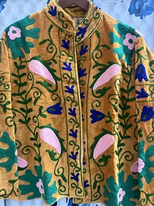 Chaqueta de Algodón con Bordado Suzani en Terciopelo Amarillo Mostaza de Lujo, Patrón Floral, Estilo Boho, Manga Larga, Cuello Alto, Abrigo de Invierno para Mujer - Product Image 4