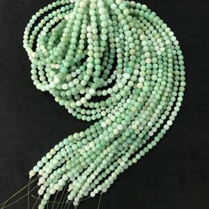 Cuentas redondas lisas de crisoprasa 100% natural, certificadas por IGI, grado AA, de 3.5-5.5 mm, color verde piedra, Fire Vivaaz Gems Jaipur - Product Image 6
