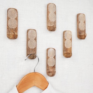 Cintres en bois haut de gamme les plus vendus, style vintage, logo personnalisé, avec bois poli et crochet chromé - Product Image 6