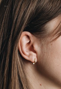 Pendientes de Aro Pequeños Delicados con Cristales Incrustados, Chapados en Oro Real de 18K y Plata S925, Joyería Fina - Product Image 5