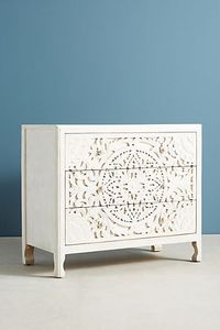 Commode de luxe artisanale en bois massif à 3 tiroirs, ornée de sculptures florales mandala et de motifs Jaali, finition blanc antique. - Product Image 4