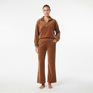 Sudadera de terciopelo personalizada para mujer con cremallera de un cuarto, cuello vuelto, hombros caídos, manga larga y pantalón jogger de pierna ancha de terciopelo. - Product Image 4