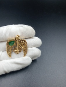 Broche en forme d'aigle plaquée or avec doublet vert et pierre polki, accessoire de mode unisexe, bijou fait main pour cadeau - Product Image 4