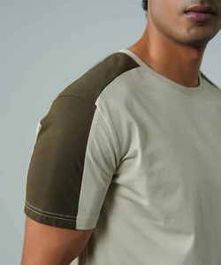 Camiseta de manga corta para hombre con bloques de color, cuello redondo, ajuste regular, informal, con panel de hombro en contraste, de punto suave y de alto gramaje - Product Image 3