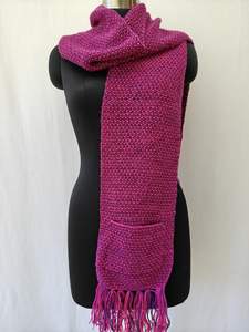 Bufanda Tejida Gruesa de Lujo Unisex - Diseño de Ganchillo Acabado a Mano - Accesorio Suave de Invierno con Logotipo de Marca Personalizado - Product Image 3