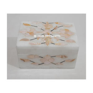 Boîte à bijoux rectangulaire en marbre blanc naturel avec incrustation de nacre, design floral fait à la main, utilisée pour l'emballage de colliers et les cadeaux - Product Image 4