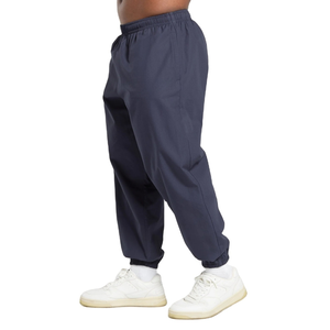 Pantalon de survêtement décontracté en nylon imperméable de haute qualité pour hommes, avec logo personnalisé et détails de passepoil, respirant, coupe-vent, vente en gros - Product Image 3