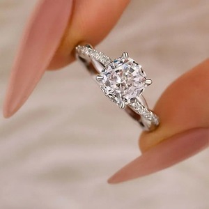 Nueva Colección Anillo de Compromiso con Corte Cojín de Moissanita 925, Anillo de Viaje, Plata de Ley Chapada en Oro Blanco de 2.0 Quilates para Mujer - Product Image 3