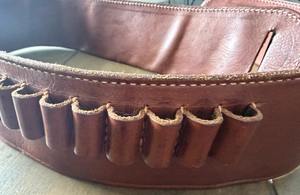 Cinturón de Cartuchos MOLLE de Cuero Marrón Vintage con 32 Lazos, Cinturón de Transporte de Municiones Resistente para 10 Cartuchos, Ideal para Expediciones de Caza de Larga Duración - Product Image 6