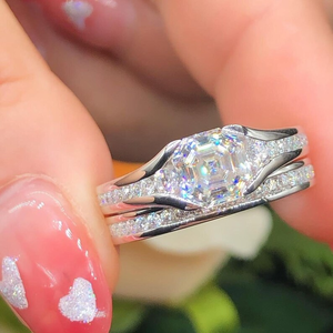 แหวนเพชรทรงแอสเชอร์สีขาวสวยงาม ประดับเงิน สำหรับเจ้าสาว งานแต่งงาน ของขวัญสำหรับเธอ สง่างาม เหมาะสำหรับวันครบรอบหรือวันหมั้น - Product Image 1